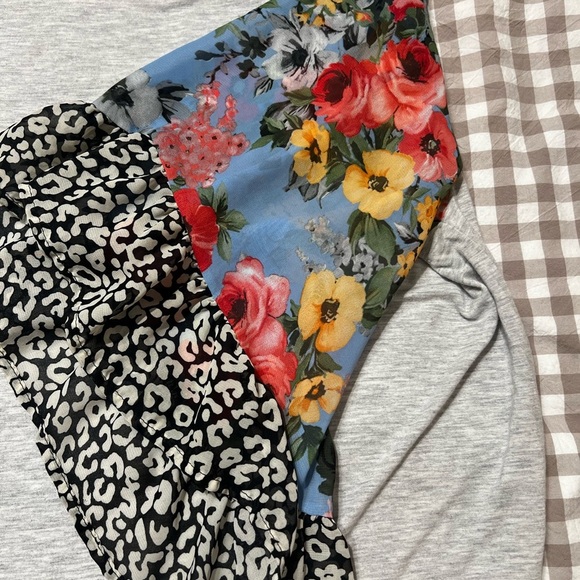 Honeyme Gray Floral Short Sleeve Top - Picture 5 of 6